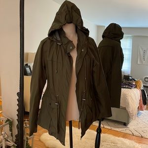 Lightweight rain coat